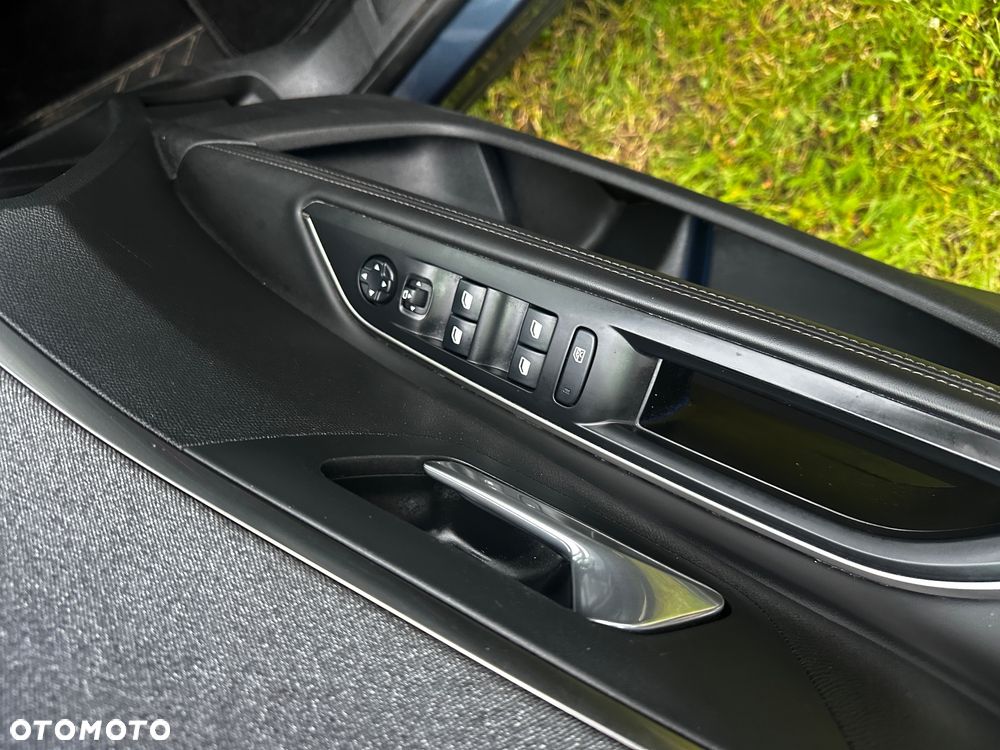 Peugeot 5008 PureTech 130 EAT8 Stop & Start Allure Pack - 15
