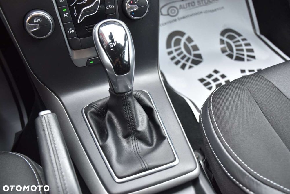 Volvo V40 T2 Geartronic Momentum - 15
