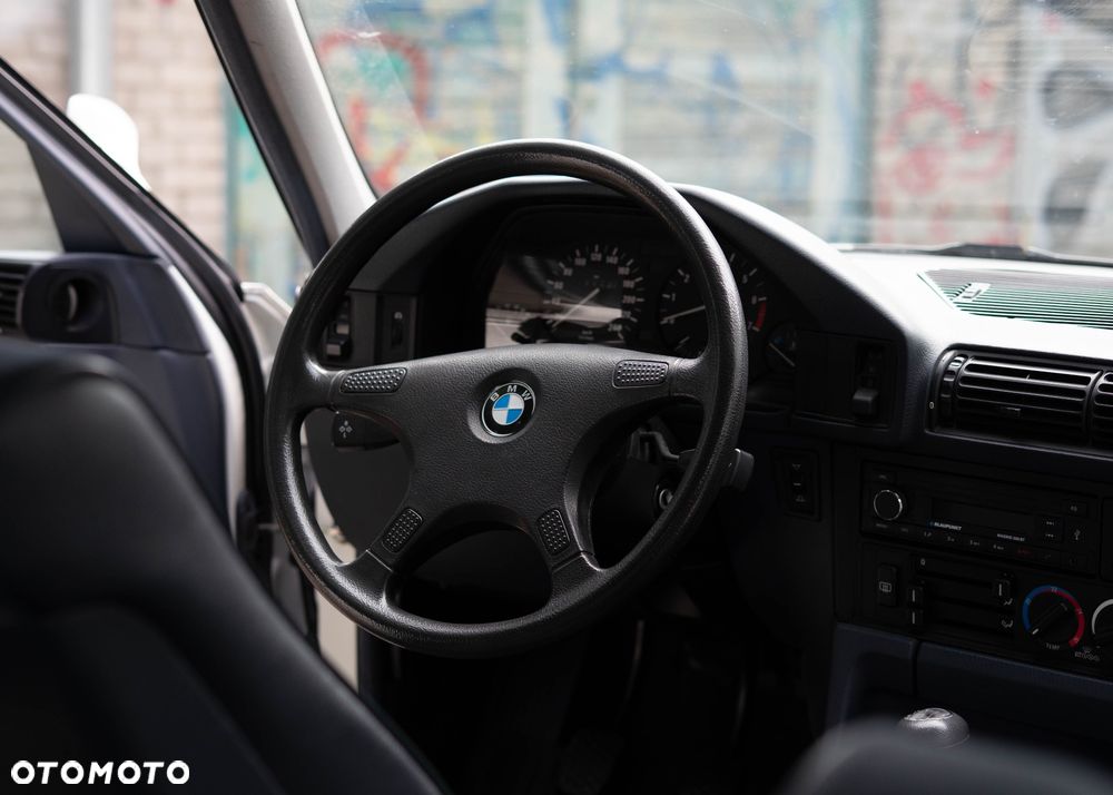 BMW Seria 5 520i - 29