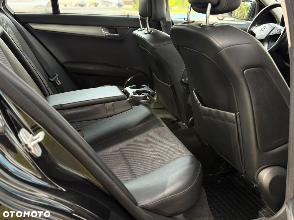 Mercedes-Benz Klasa C 220 CDI DPF Avantgarde - 13