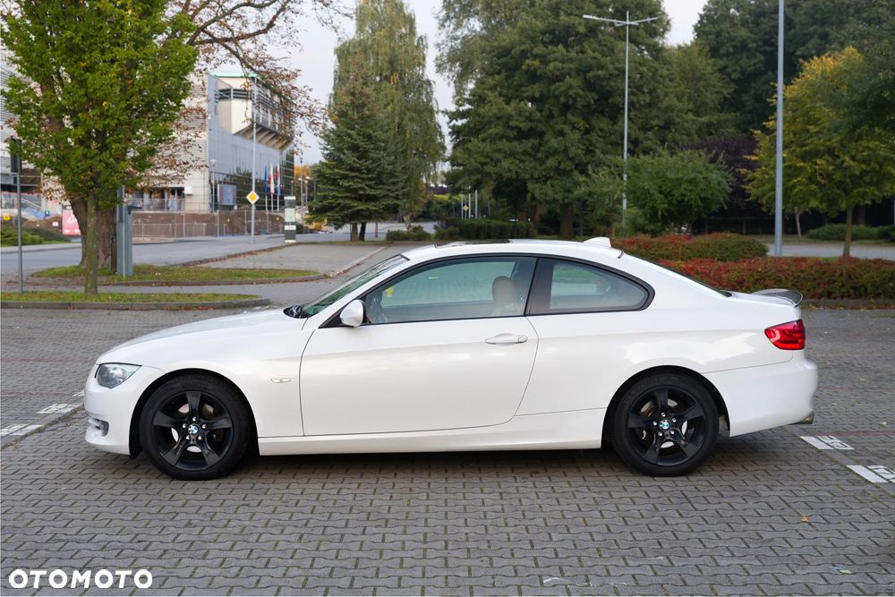 BMW Seria 3 320i - 5