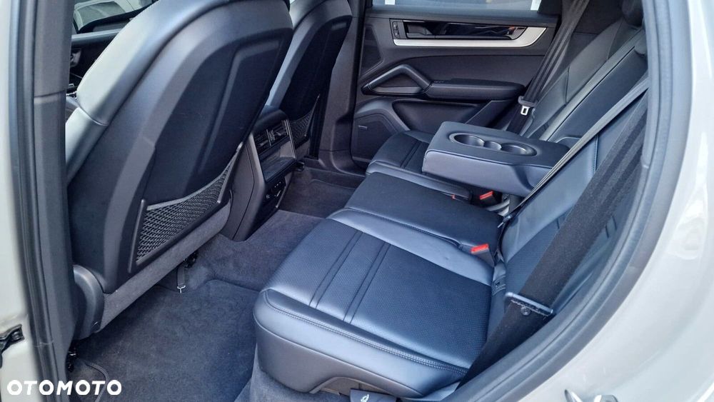 Porsche Cayenne - 18