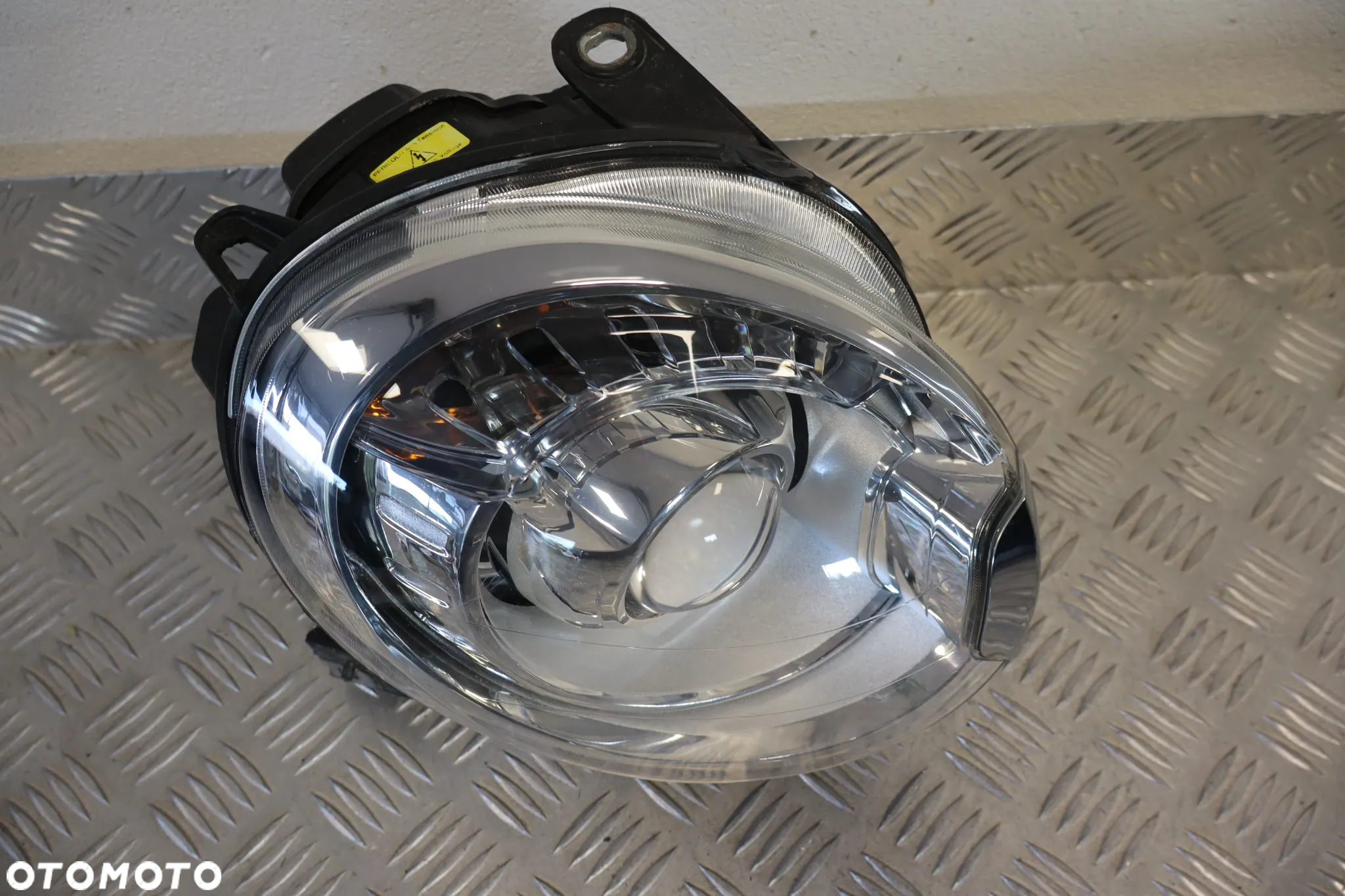 LAMPA PRZEDNIA PRZÓD PRAWA LEWA FIAT 500 XENON 2007-2015 - 26