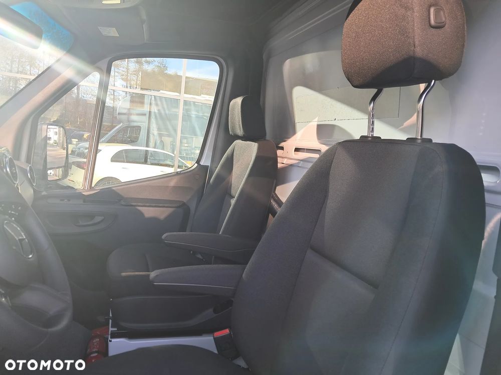 Mercedes-Benz Sprinter - 12