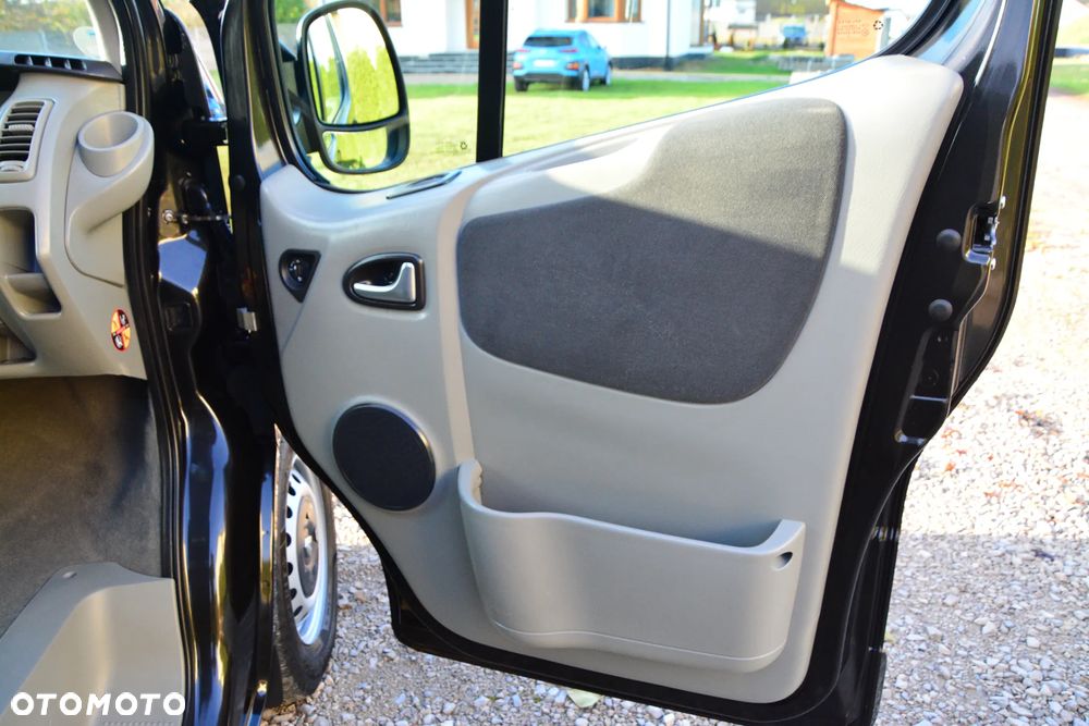 Renault Trafic FAP Grand Passenger Black Edition - 23