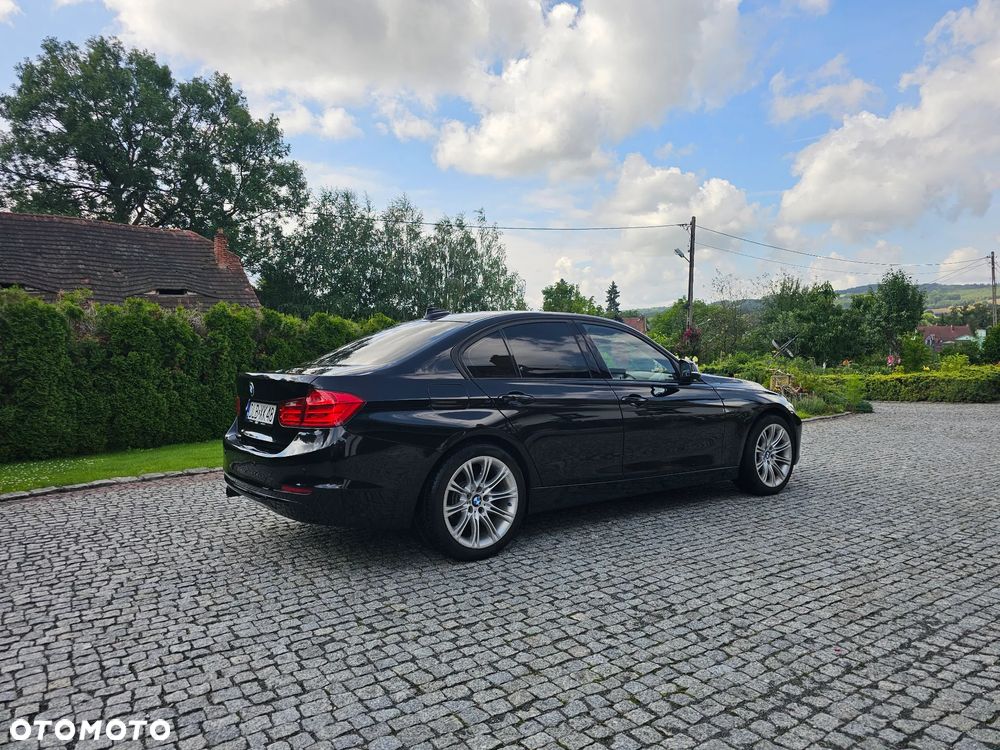 BMW Seria 3 328i xDrive Sport Line - 20