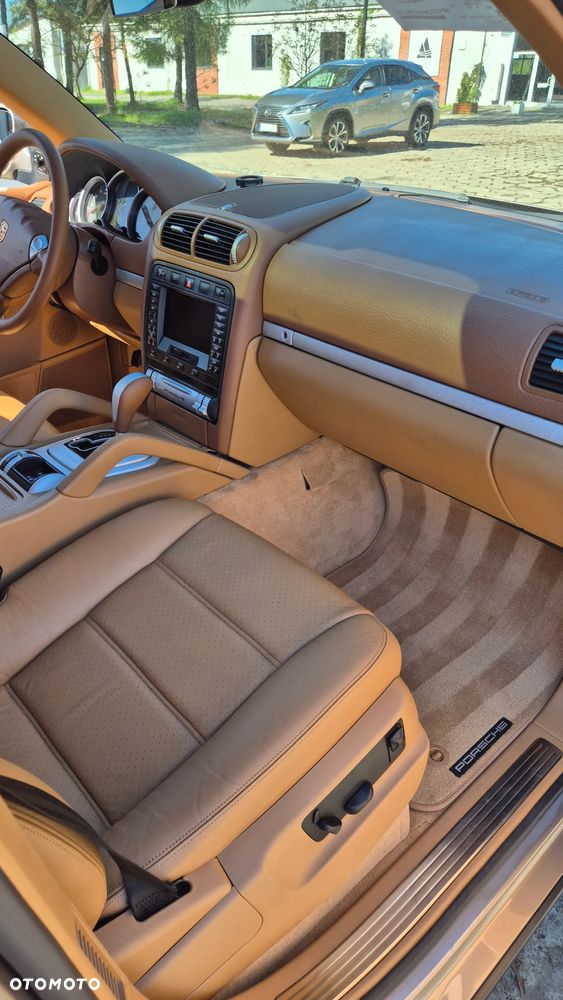 Porsche Cayenne - 18
