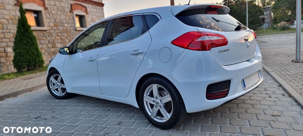 Kia Ceed 1.6 GDI Dream Team Edition - 9