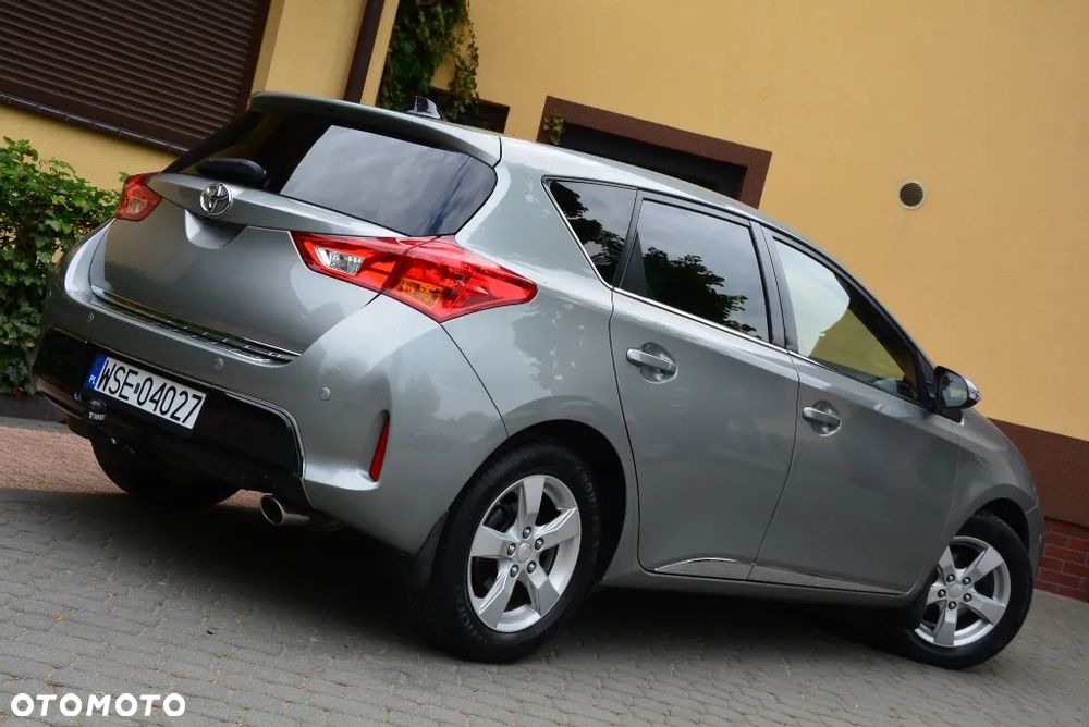 Toyota Auris 1.6 Premium Comfort - 4