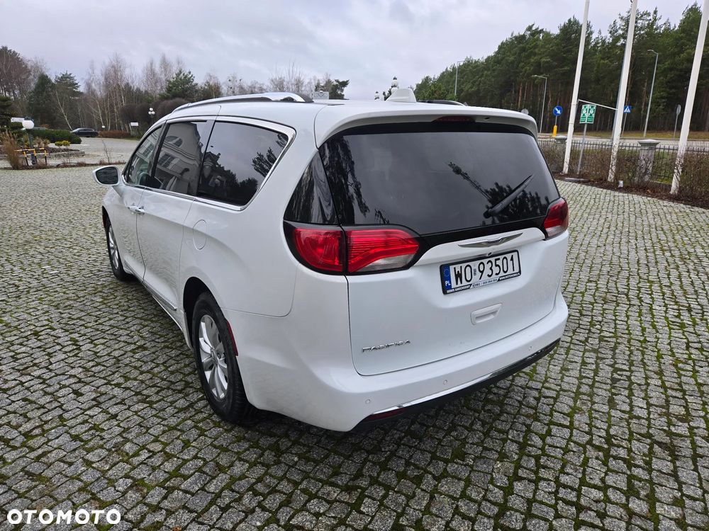 Chrysler Pacifica - 7