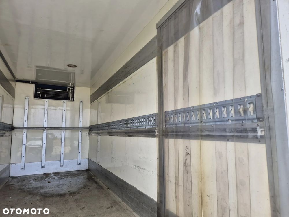 Chłodnia Mroźnia 8 palet, 4.5m , 2 komory, 2 parowniki, zasilanie stacjonarne na prąd, stan bdb! - 24