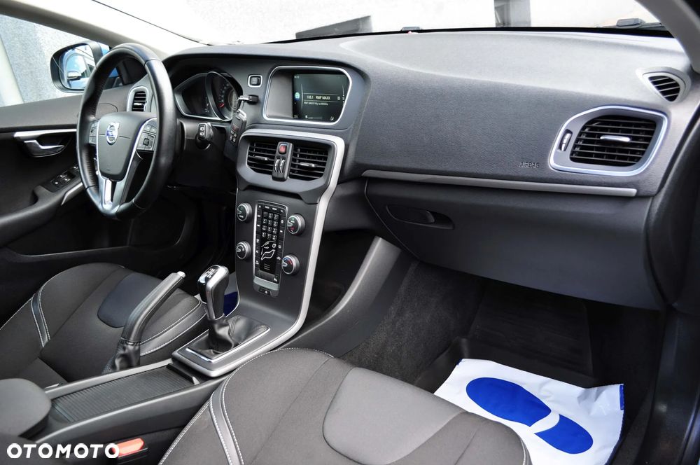 Volvo V40 T2 Momentum - 16
