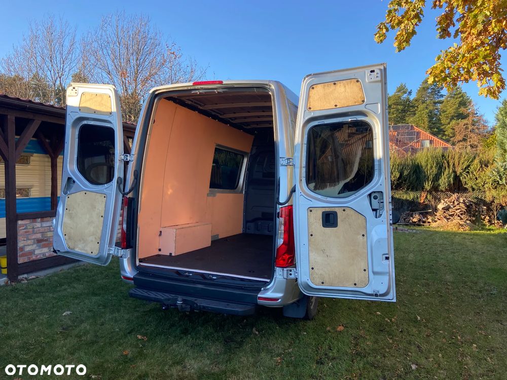 Mercedes-Benz Sprinter - 11