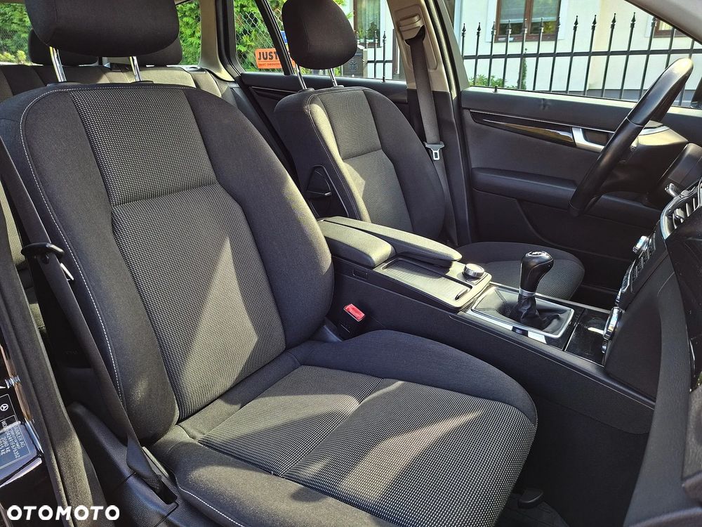 Mercedes-Benz Klasa C 180 CGI BlueEFFICIENCY - 22