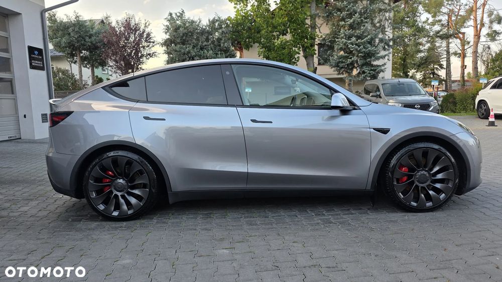 Tesla Y Performance AWD - 5