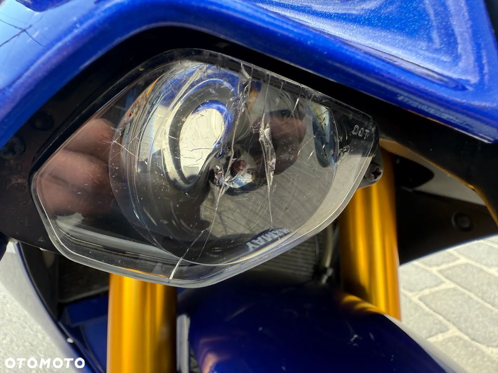 Yamaha R1 - 22