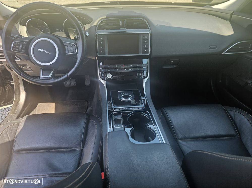 Jaguar XE 2.0 D Prestige AWD Aut. - 11