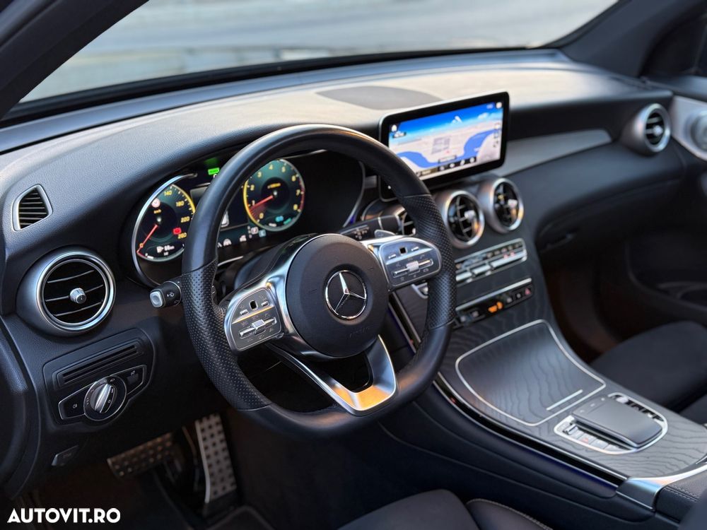 Mercedes-Benz GLC 300 4MATIC 9G-TRONIC AMG Line Plus - 18