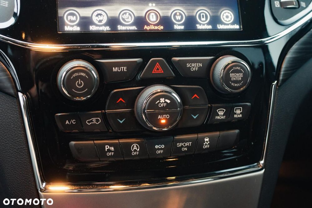 Jeep Grand Cherokee - 23