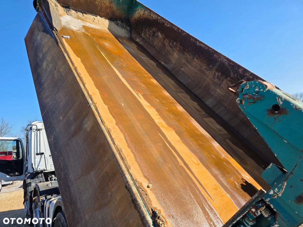 Mercedes-Benz Arocs 3243 - 4