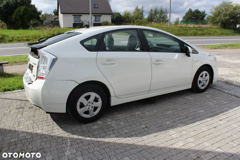 Toyota Prius (Hybrid) Executive - 30