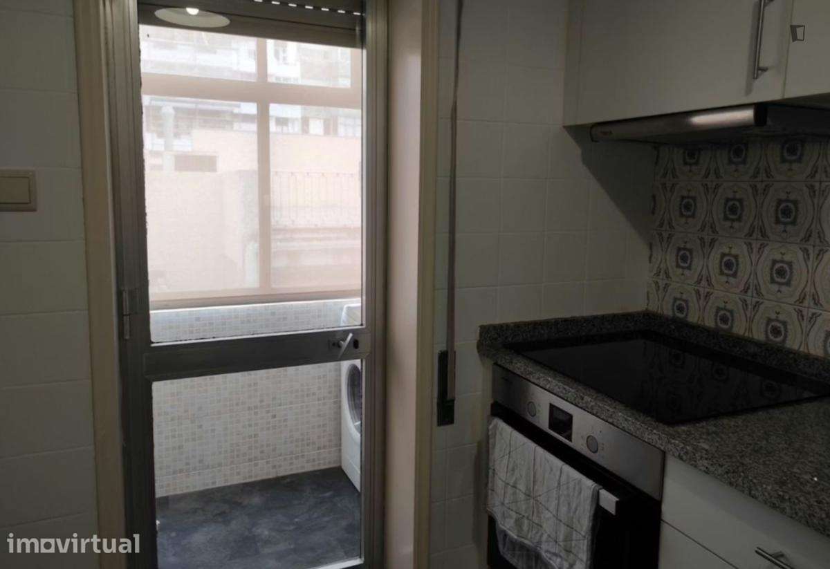 Quarto - localizado em Massarelos Porto - Grande imagem: 4/12