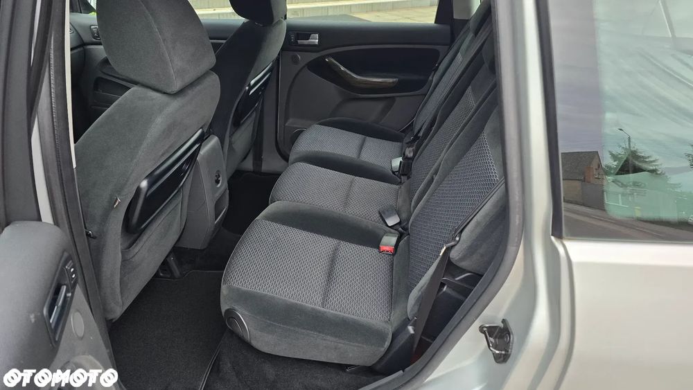 Ford C-MAX 1.8 Ghia - 25
