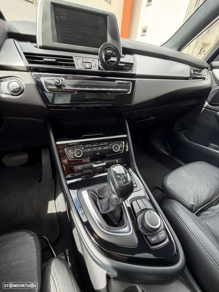 BMW 218 Active Tourer d Line Luxury Auto - 12