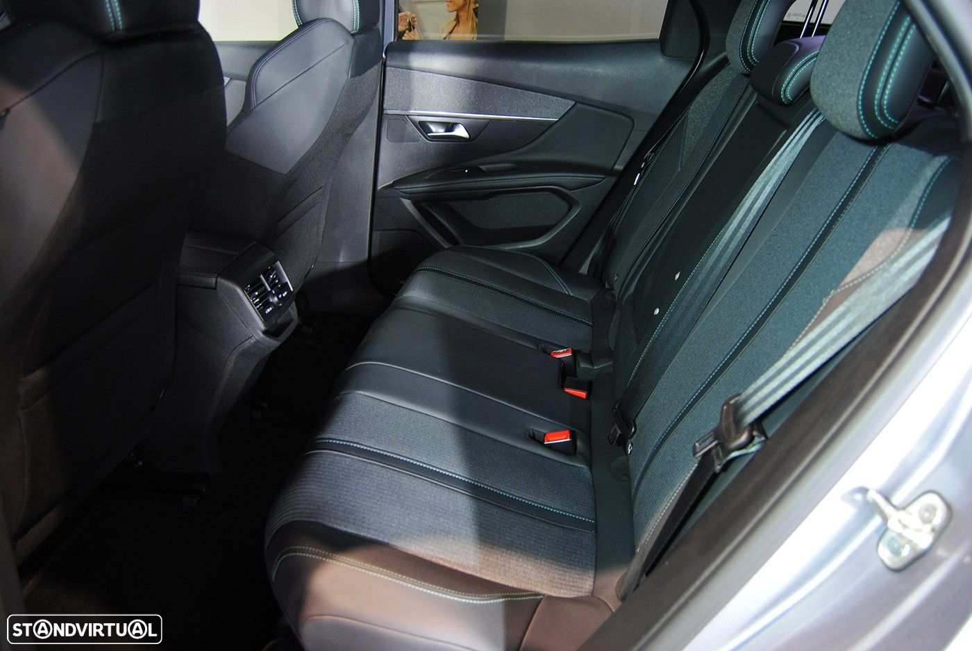 Peugeot 3008 1.5 BlueHDi Allure Pack EAT8 - 17