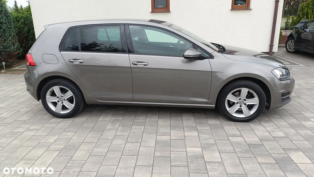 Volkswagen Golf - 6