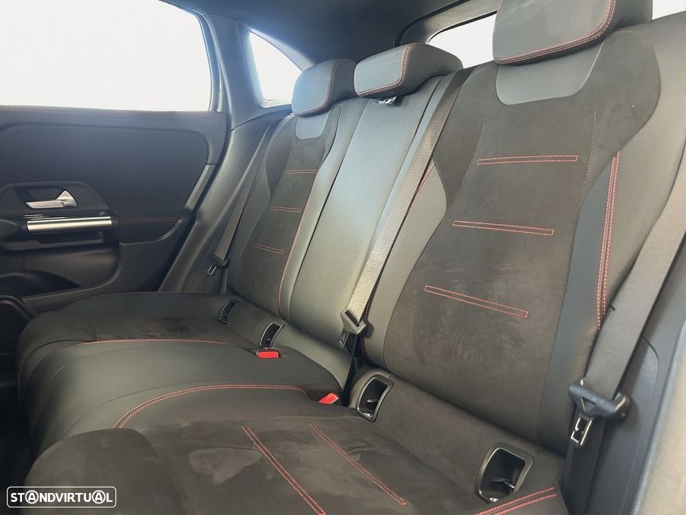 Mercedes-Benz GLA 180 - 15