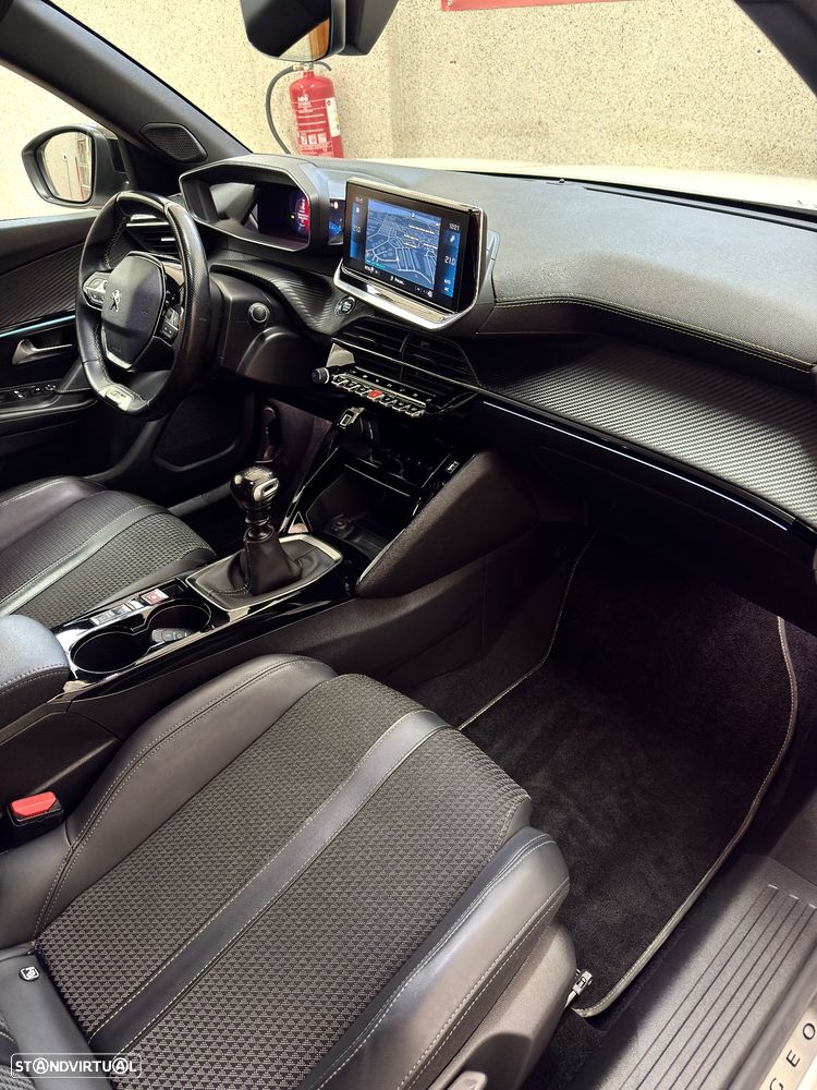 Peugeot 2008 PureTech 130 GT - 22