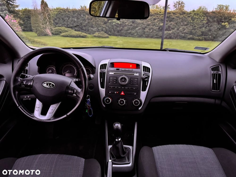Kia Ceed - 8