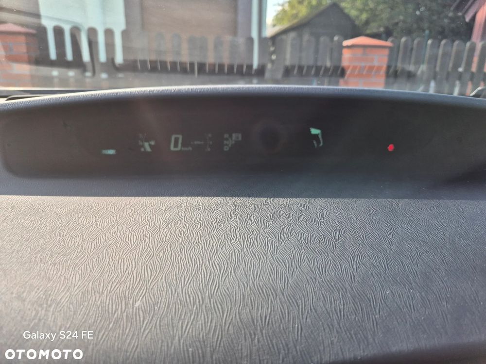 Toyota Prius (Hybrid) - 12