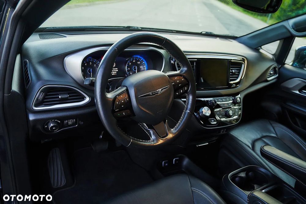 Chrysler Pacifica - 33