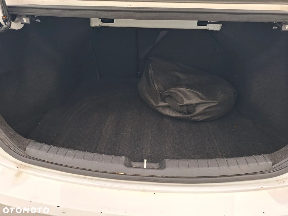 Hyundai Elantra 1.6 Classic Plus - 10