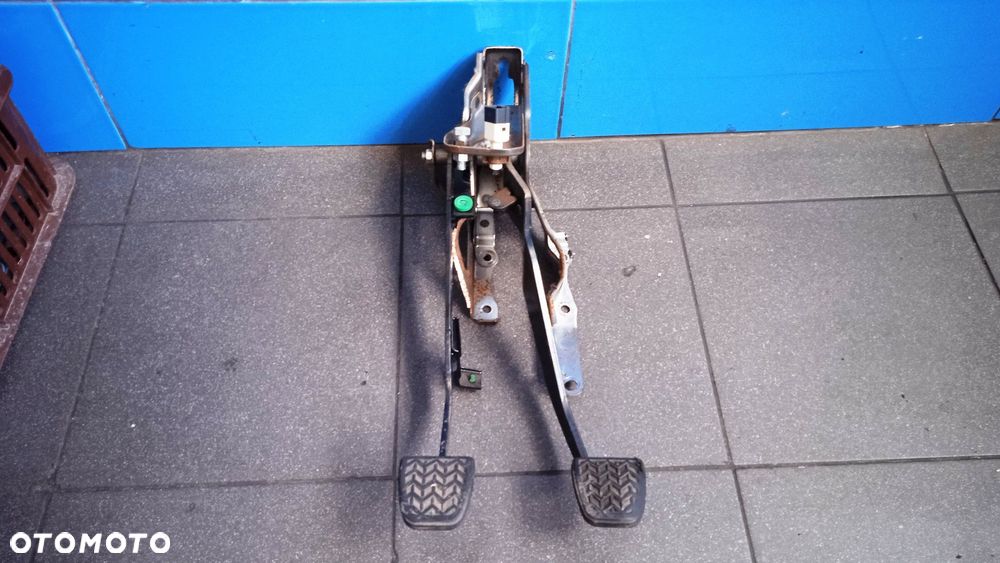 Pedały hamulca sprzęgła Toyota Aygo 47110-0h020 - 1