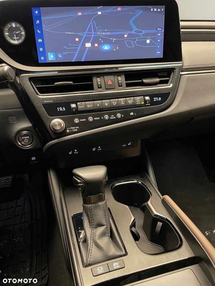 Lexus ES 300h Business Edition - 13