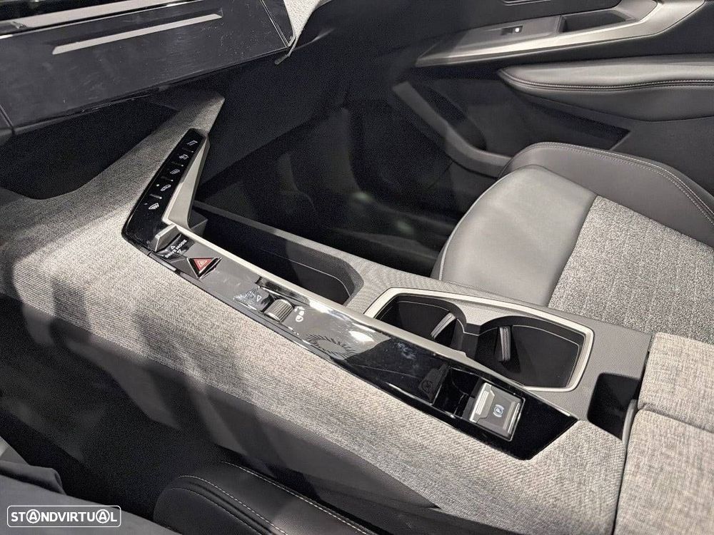 Peugeot 5008 1.2 Hybrid Allure e-DCS6 - 19