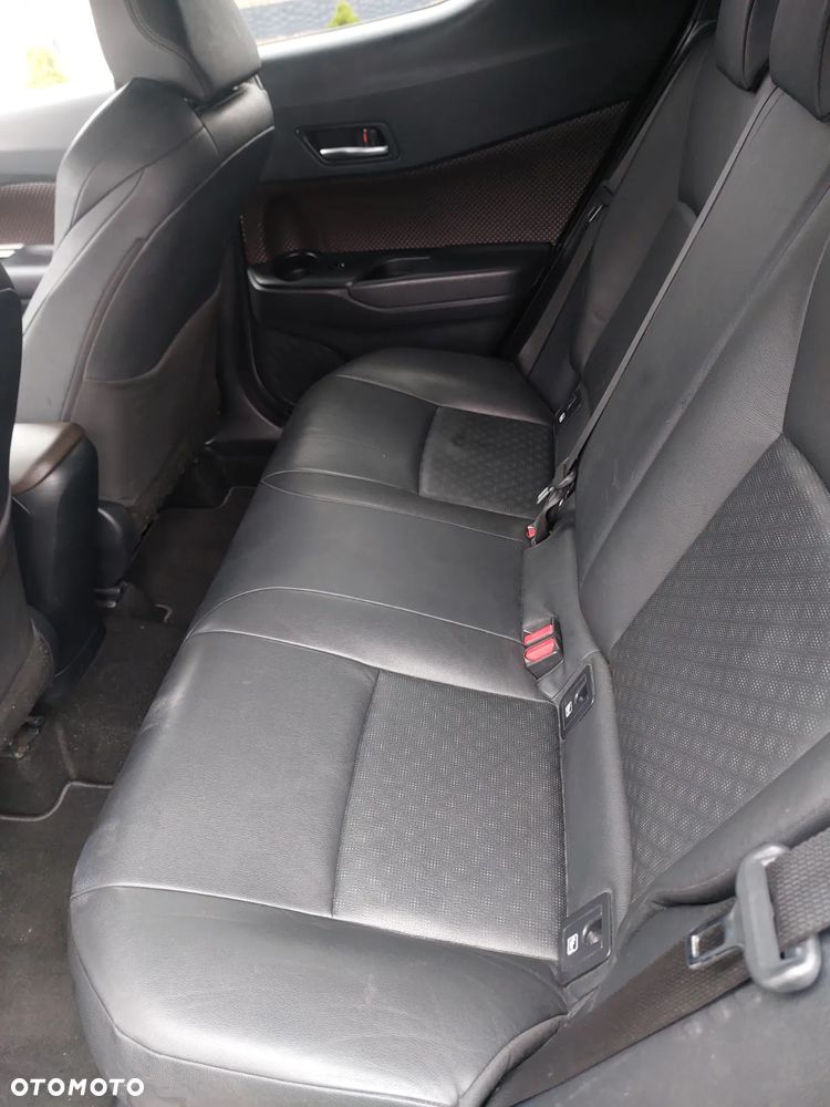 Toyota C-HR 1.8 Hybrid Neon Lime powered by JBL - 31