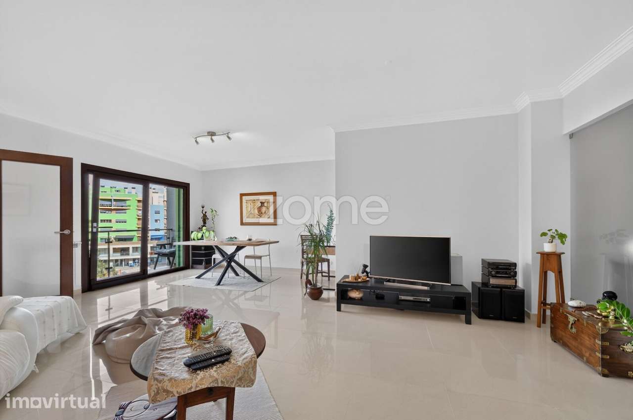 Apartamento T3 com box na Urbanização do Jardim da Amoreira - Ramada - Grande imagem: 2/33