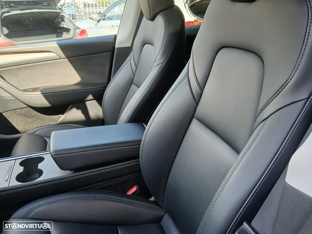 Tesla Model Y Long Range Dual Motor AWD - 12