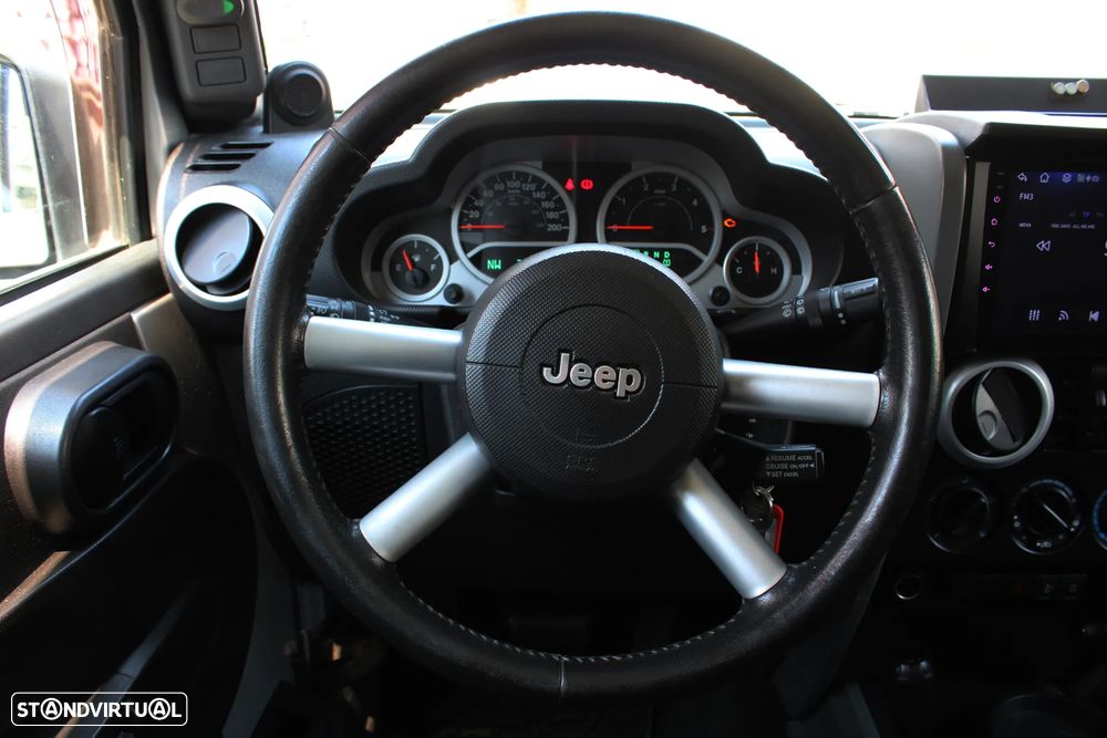 Jeep Wrangler 2.8 CRD ATX Sport - 34