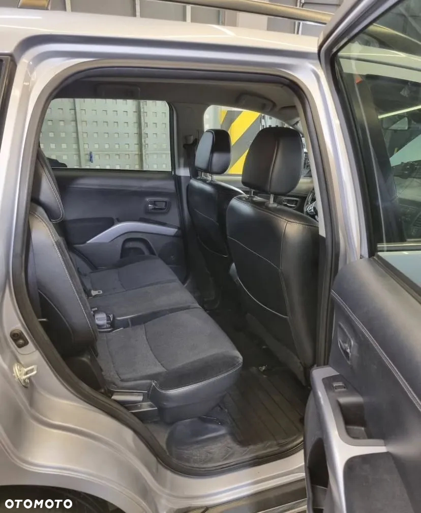 Mitsubishi Outlander - 12