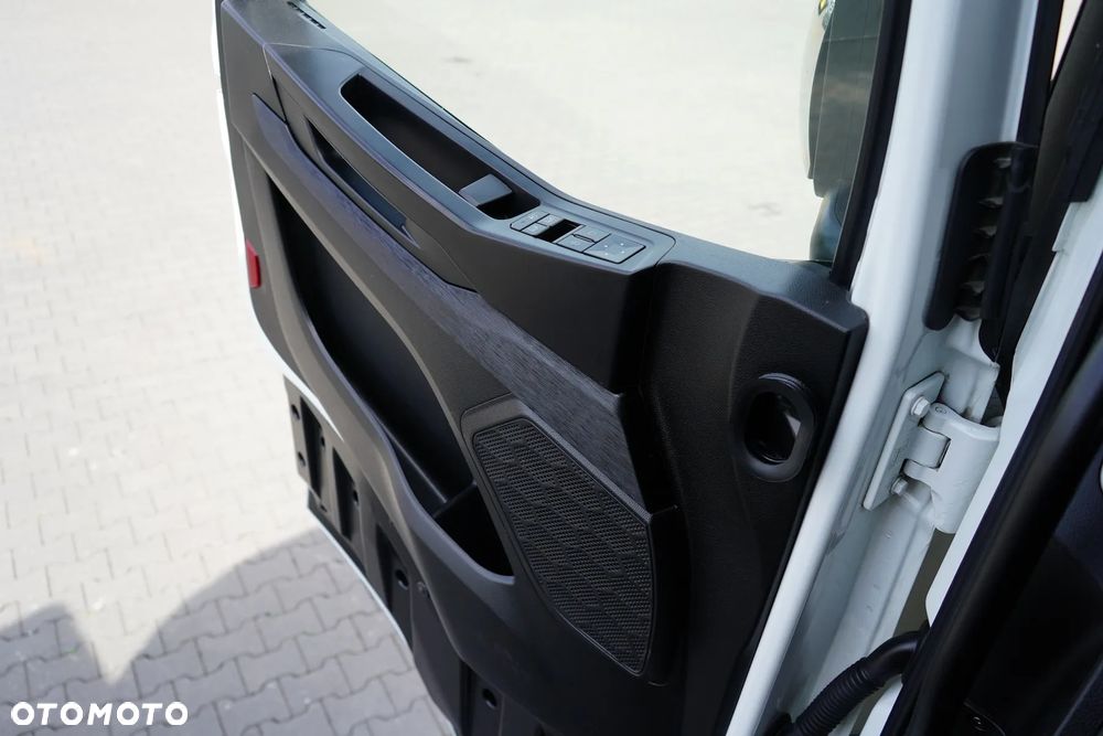 Iveco / S-WAY / 420 / E 6 / KONTENER + WINDA / 22 PALETY / RETARDER / OŚ SKRĘTNA / ROLETA - 38