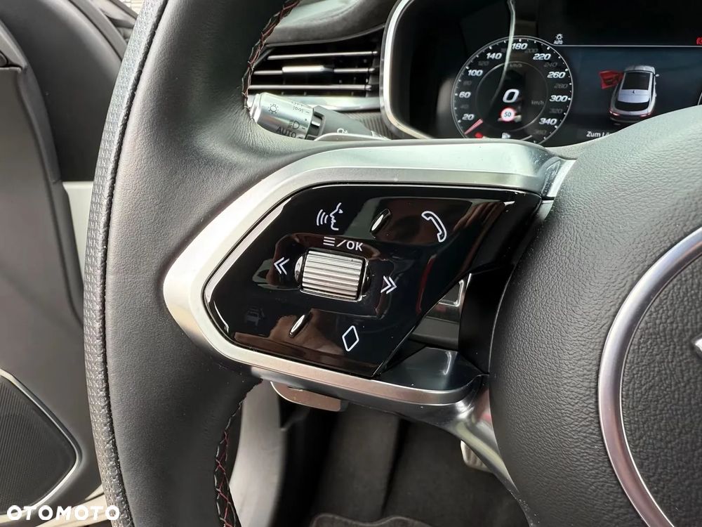 Jaguar F-Pace P550 AWD SVR - 28