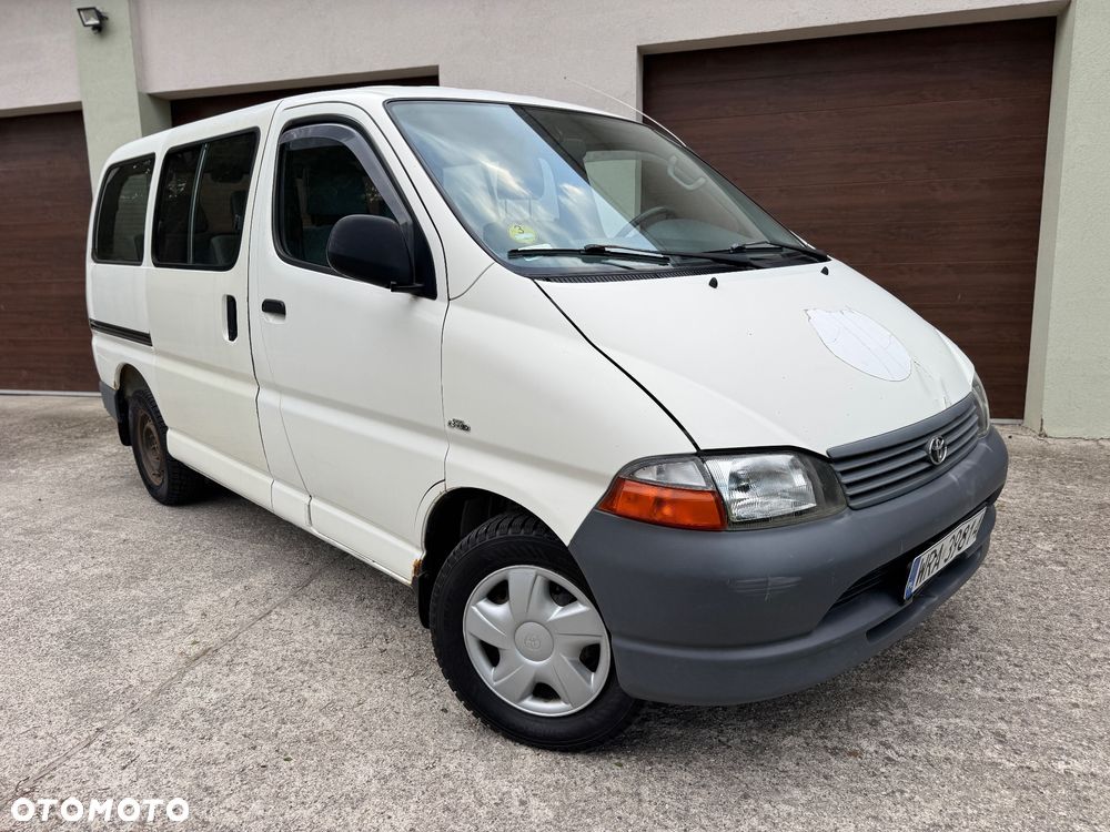 Toyota Hiace Standard - 3