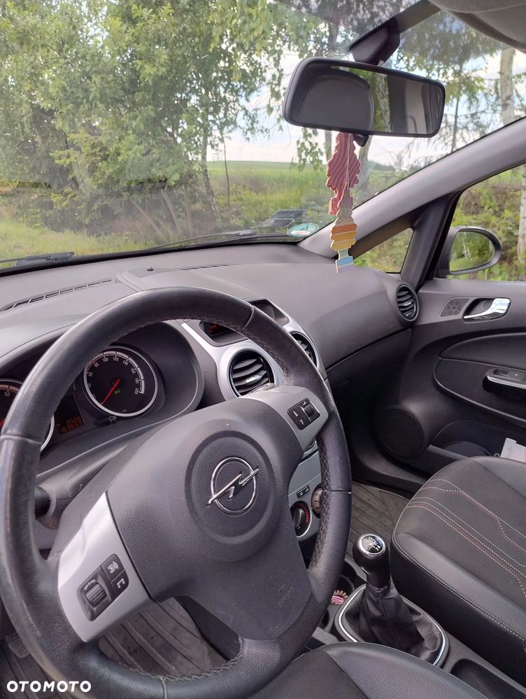 Opel Corsa 1.4 16V Cosmo - 10