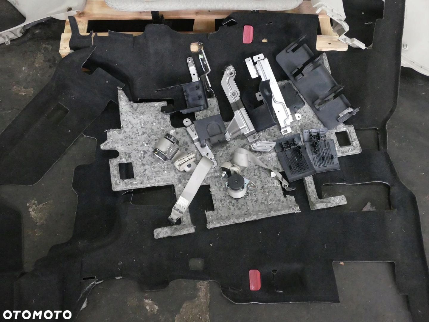 MITSUBISHI OUTLANDER II FOTEL 3-CIEGO RZĘDU TAPICERKA BOCZEK PAS DYWAN KPL - 2