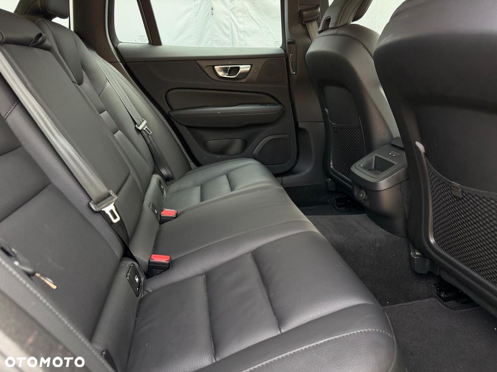 Volvo V60 Cross Country B4 D AWD Geartronic - 25